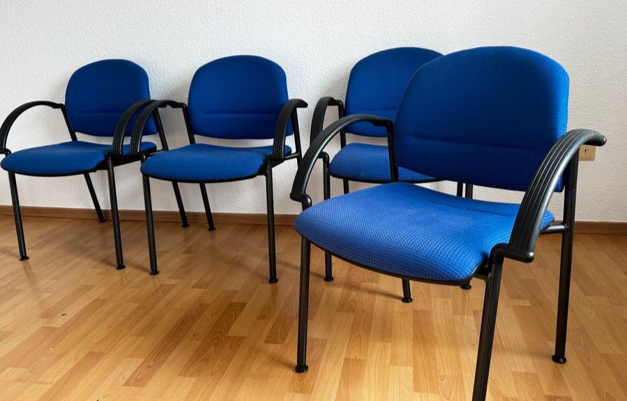 4 Bürostühle / Stühle stabelbar in Kirchlengern