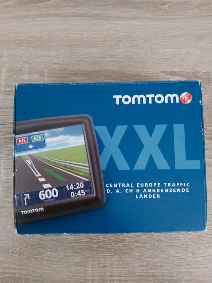 Navi TomTom XXL mit Verkehrsinfo in Wolfschlugen