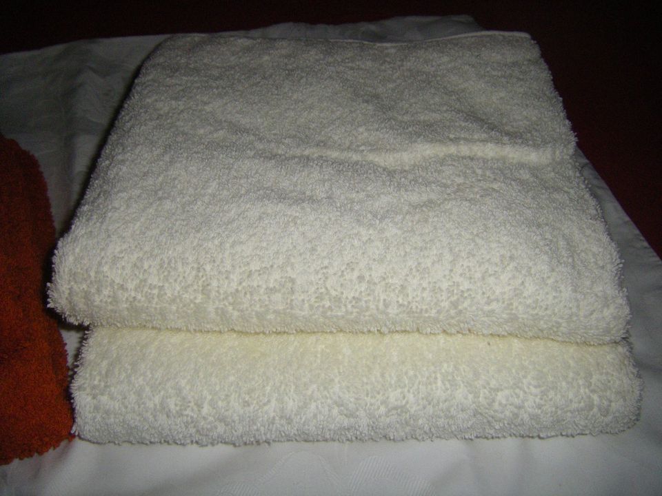 14 Handtücher NEU 7 Farben50/100cm Preis für ein Handtuch in Merkendorf