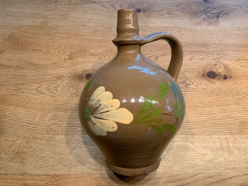 Schöne antike Vase aus Ton in Vellmar