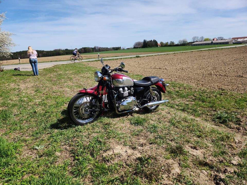 Triumph Bonneville T100 Beiwagen Gespann in Gilching