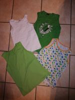 4 Tanktops Achsel Shirts Unterhemden gr122/128 Nordrhein-Westfalen - Gladbeck Vorschau