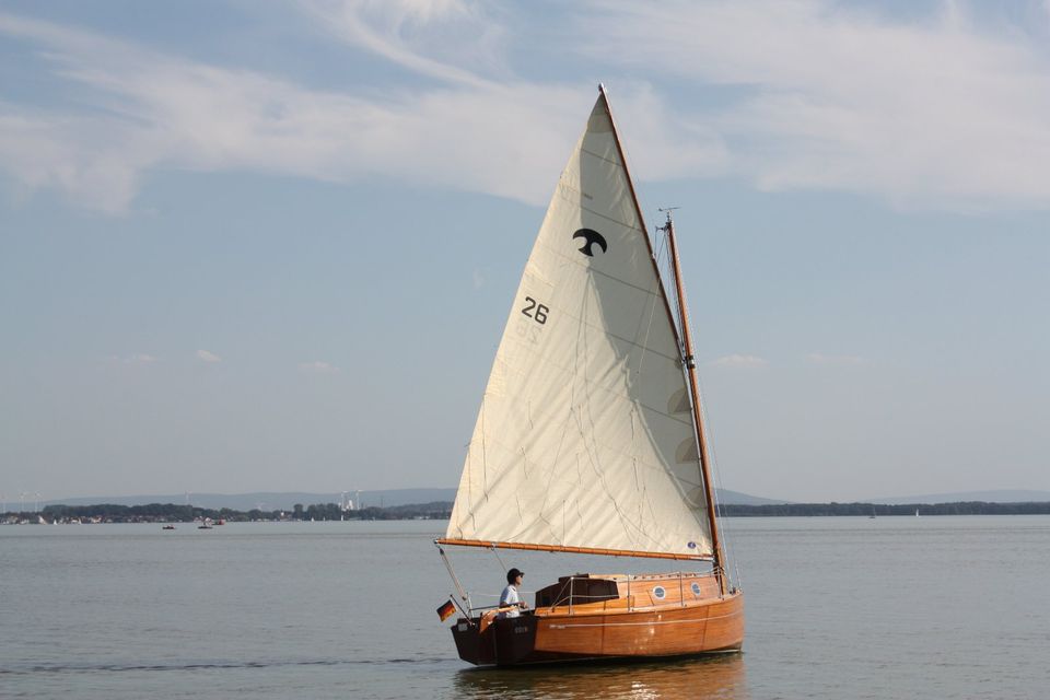 Segelboot, holz mit Kat-Segeln in Harsum