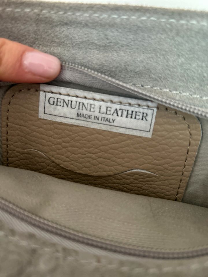 Genuine Leather Leder Umhängetasche grau in München