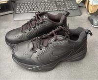 Nike Air Monarch Gr. 44 Schwarz Nike Schuhe Nordrhein-Westfalen - Rheda-Wiedenbrück Vorschau