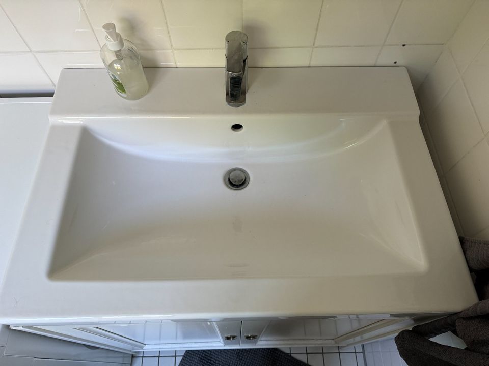Badmöbel Set - Waschbecken mit Unterschrank - Weiß 80x90 cm in Berlin