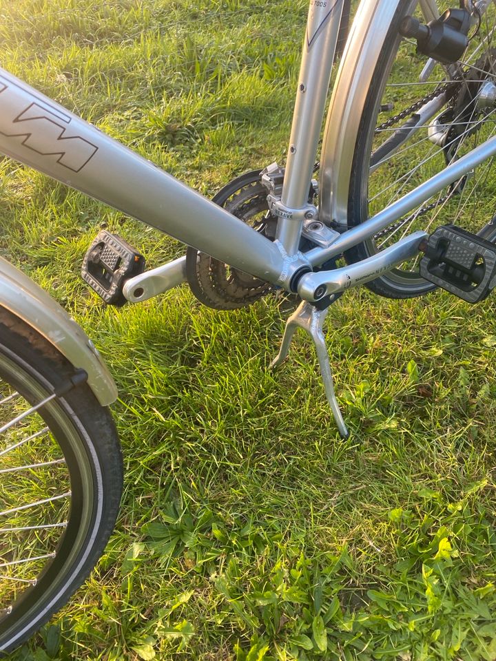 KTM Alu-Treckingfahrrad "Ferara", 28 Zoll in Neukirchen-Vluyn