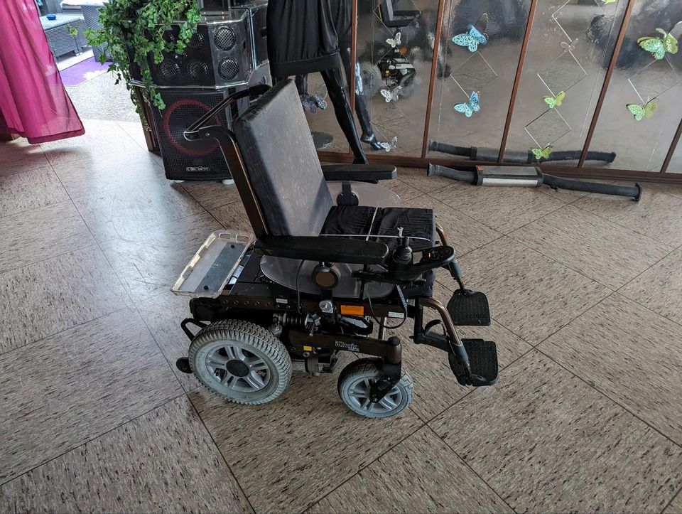 E Rollstuhl der Firma Meyra in Tönisvorst