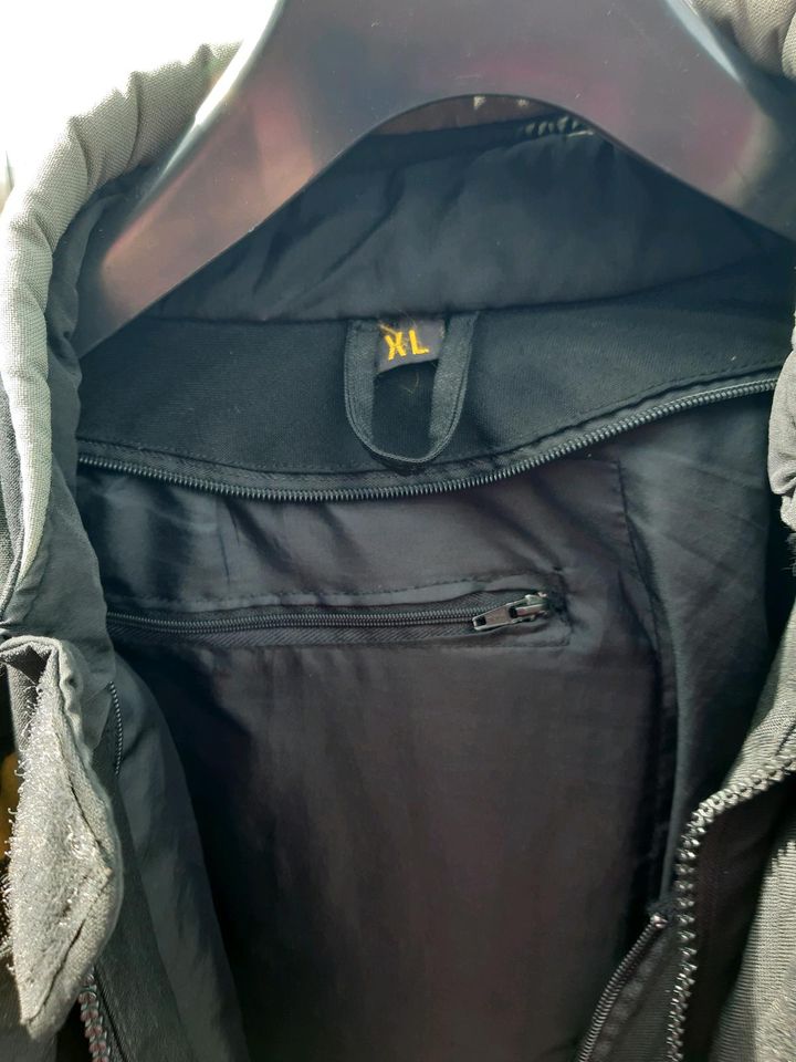 Motorradjacke mit herausnembarer Innenjacke, Größe XL in Wiehl