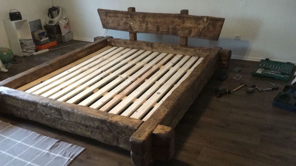 Balkenbett Fichtenholz Holz 180x200 Doppelbett Bett Nachtschränke in Ahaus