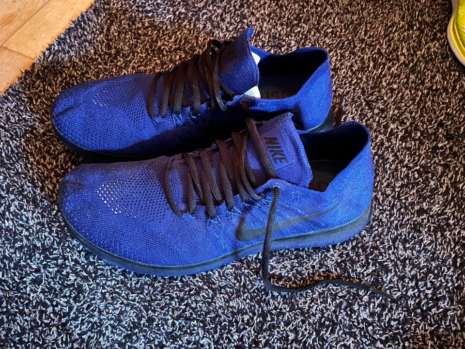 Nike FlyKnite 42,5 dunkelblau in Hanau