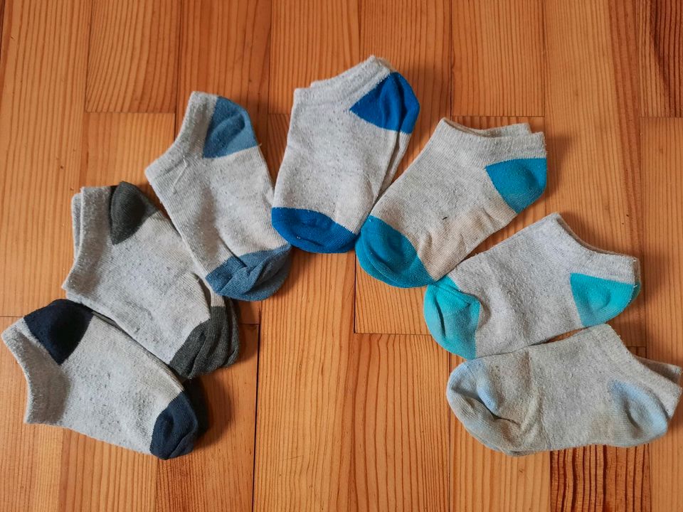 7 Paar Sneaker-Socken Größe 23-26 Strümpfe Jungen in Treuchtlingen