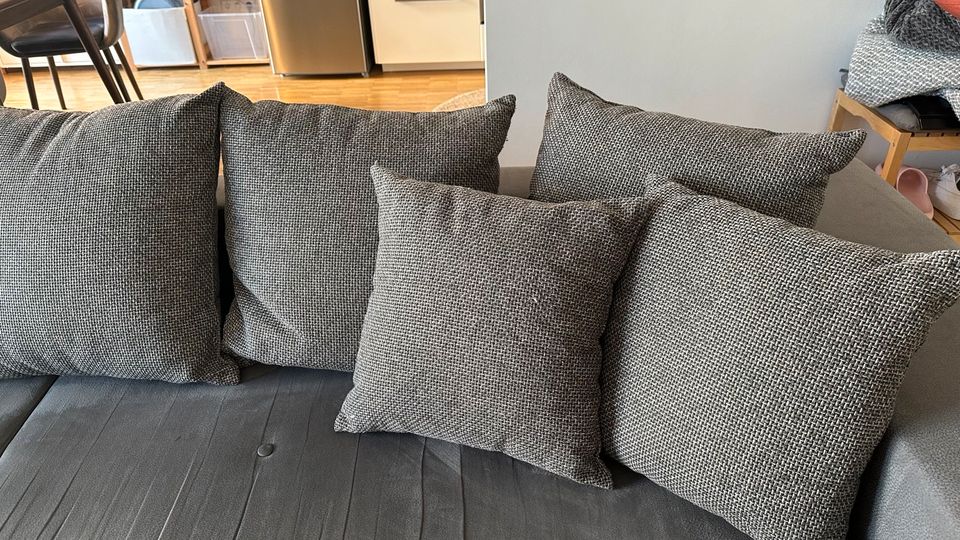 Großes bequemes Sofa grau in Heidelberg