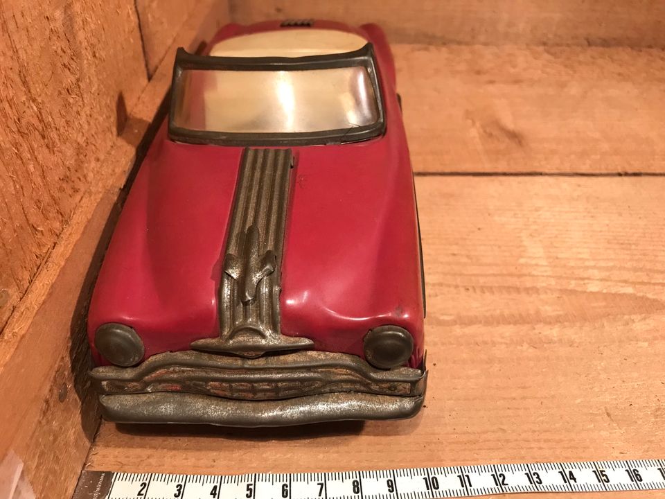Altes Blechspielzeug, Pontiac , altrosa, Vintage Toy in Flintbek