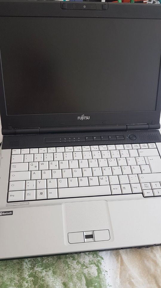 Fujitsu Lifebook Laptop DSBWO89984 incl. Calvin Klein Tasche in Baunatal