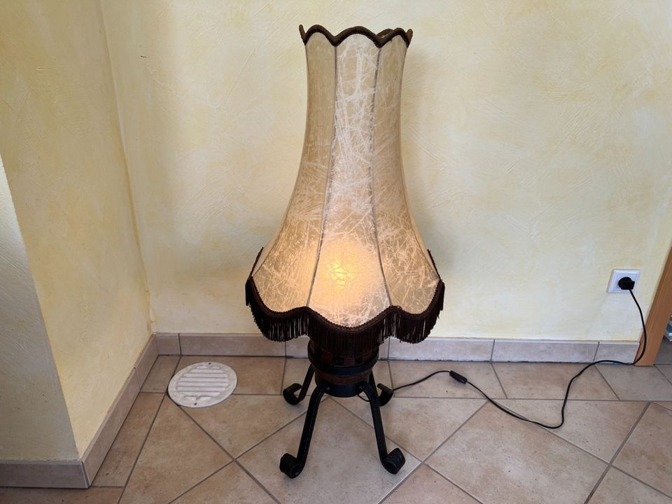 Antike Stehlampe Vintage 100cm hoch mit massiven Fuß in Bocholt