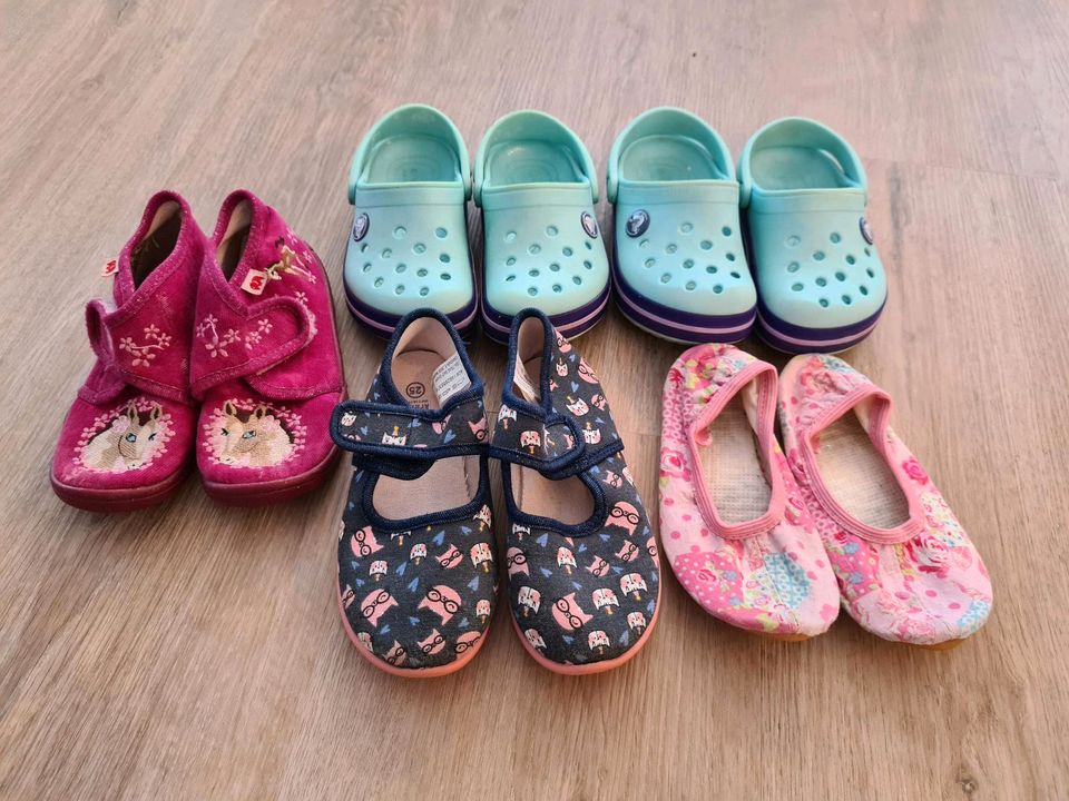 Crocs C8 Hausschuhe 24/25 Elefanten Turnschläppchen Pferde Katzen in Bergisch Gladbach