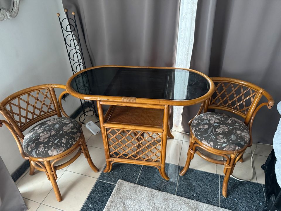 Rattan Tisch und Stühle Sitzgruppe antik in Berlin
