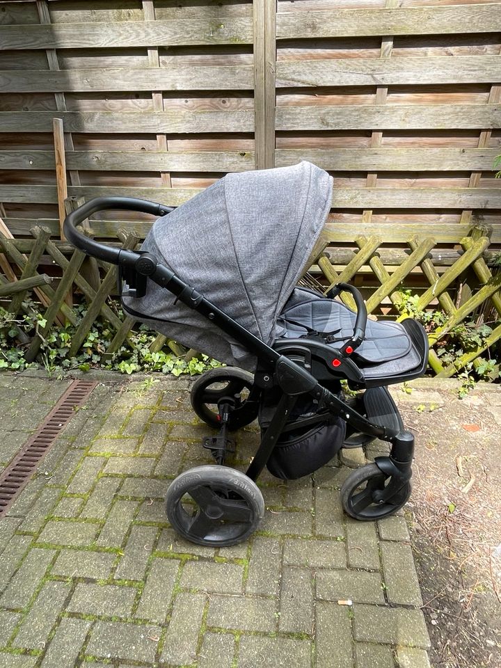 kinderwagen mit babywanne und sportsitz in Duisburg