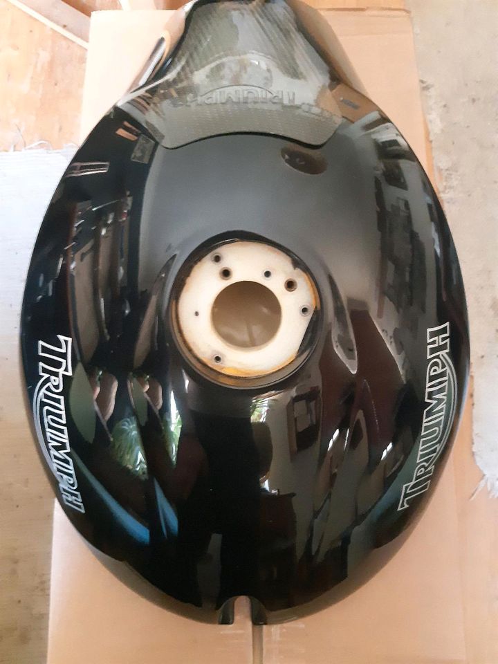 Triumph Speed Triple 1050 Tank 05 bis 07 515nj in Leipzig