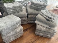 Set Neuwertiger Joop Handtücher grau-weiß Nordrhein-Westfalen - Velbert Vorschau