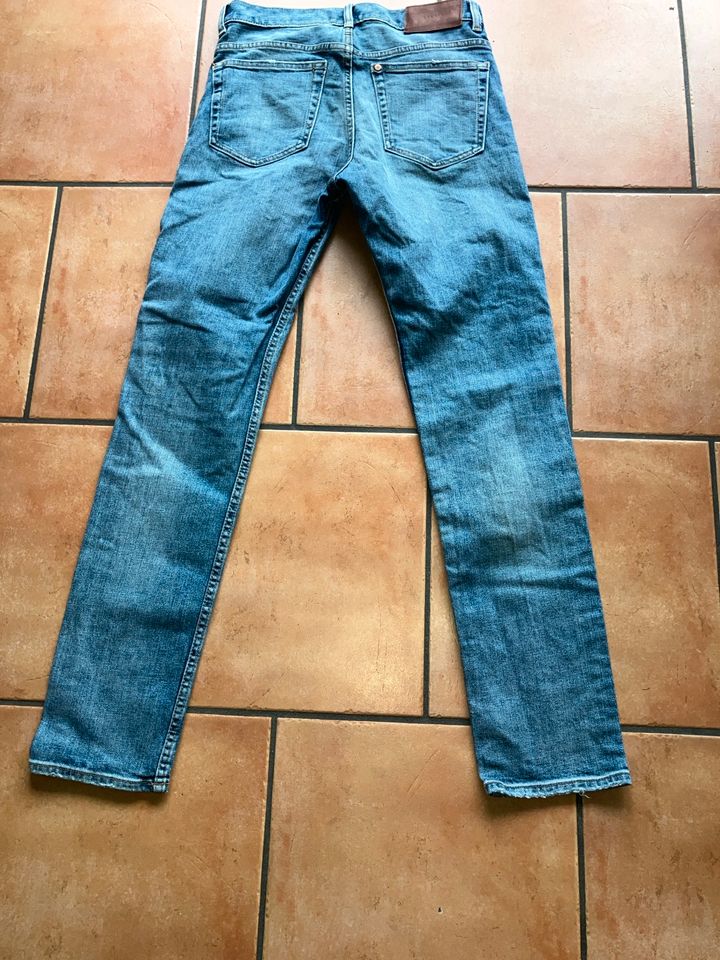 Herren H&M Jeans blau Gr 28 slim Denim Top Zustand in Köln