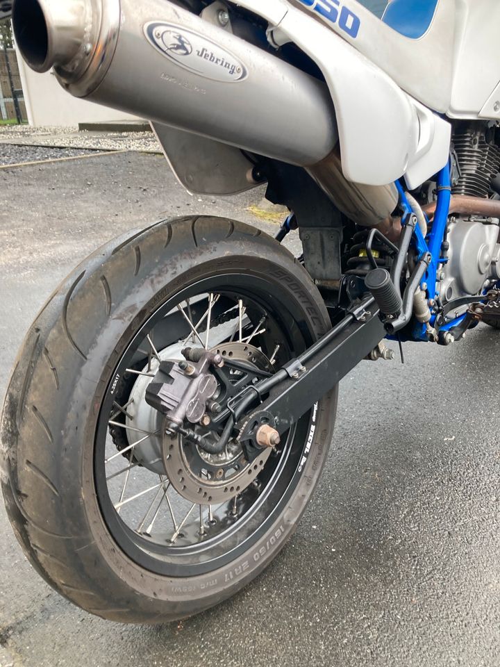 Suzuki Dr 650 SP45B Sm mit E Stater in Arnsberg