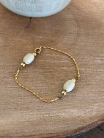 Altes Armband mit Oliven Perle goldfarben Nordrhein-Westfalen - Schmallenberg Vorschau