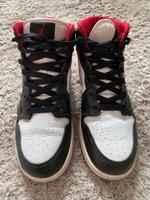 Nike Air Jordan 1 Mid Gr. 40 weiß/rot/schwarz mit OVP Sachsen - Klipphausen Vorschau