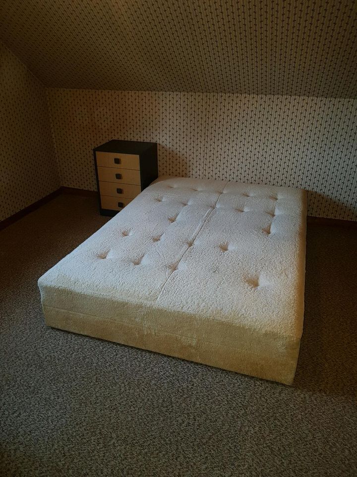 Queensize Bett Gästebett 140 x 200 cm mit Stauraum Bettkasten in  Niedersachsen - Sehnde | eBay Kleinanzeigen ist jetzt Kleinanzeigen