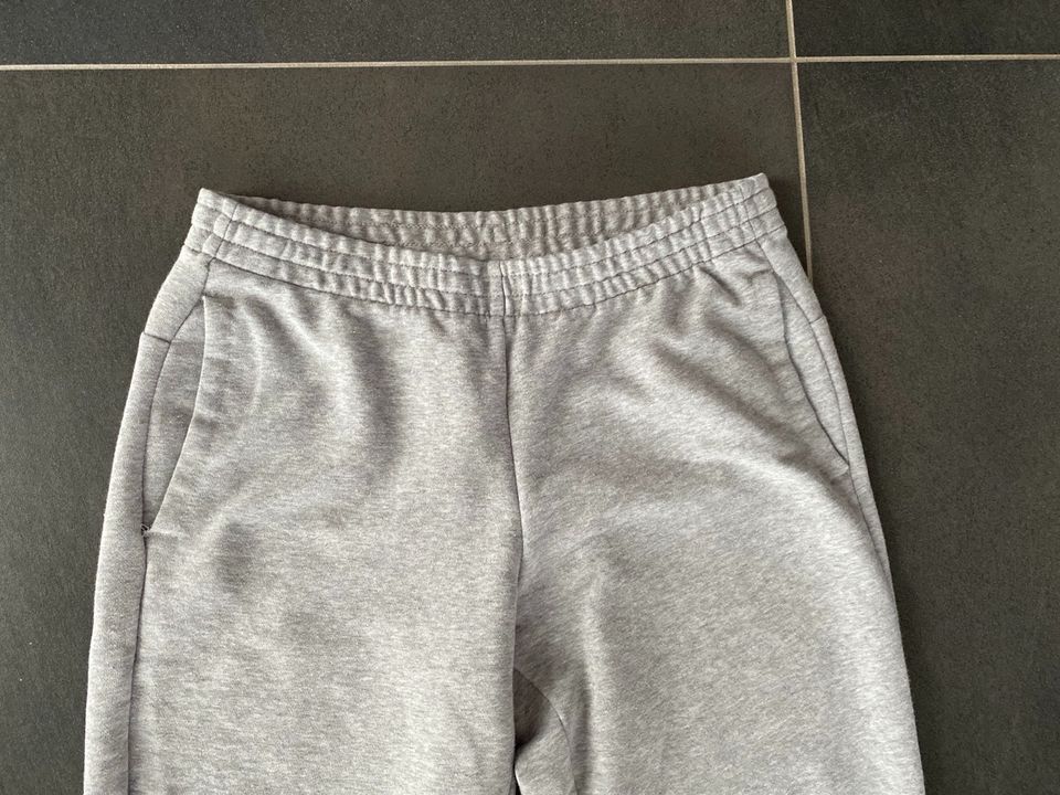 Jogginghose  von Adidas Größe 170 in Heusweiler