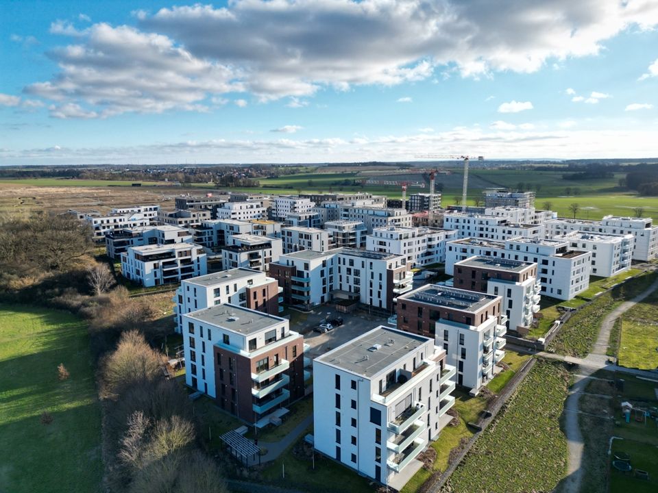 **possiel makes it possible** Neuwertige 3 ZI EG WHG Steimker Gärten mit großer Terrasse incl. EBK und Tiefgaragenstellplatz in Wolfsburg