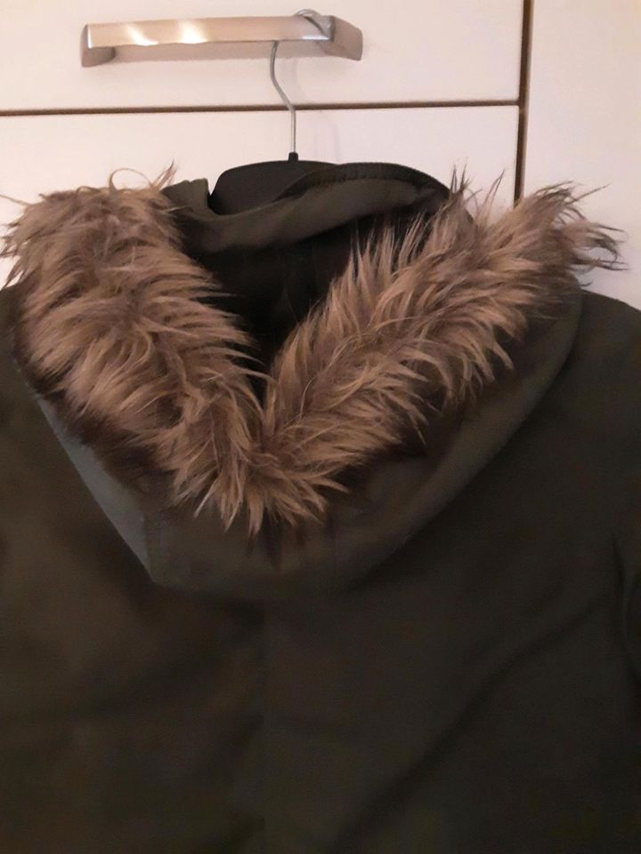Jungen Winterjacke Jacke gefütterte Jacke mit Kapuze Größe 164 in Ammerbuch