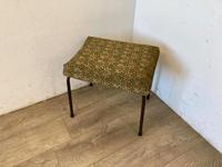 #A DDR Sitzhocker Polsterhocker Metall Stoff grün braun Blumen Sachsen - Burgstädt Vorschau