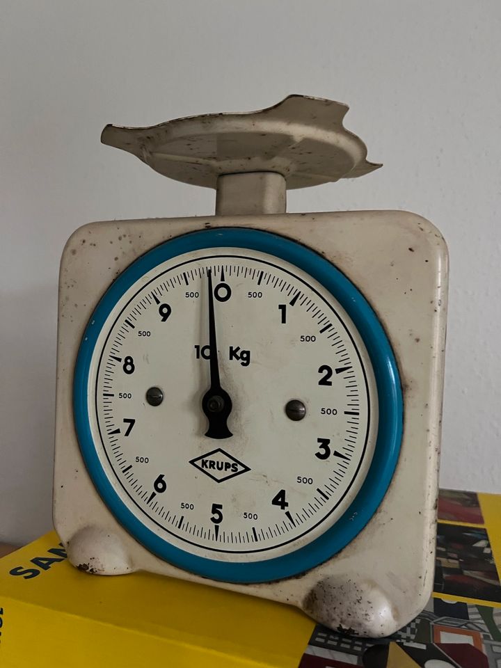 VINTAGE RETRO Krups Küchenwaage 10kg Küche Deko Weiß Blau in Niederalteich