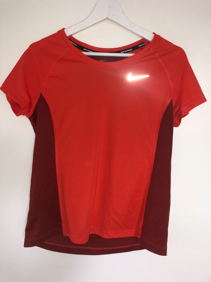 Nike Sport T-Shirt in Simbach