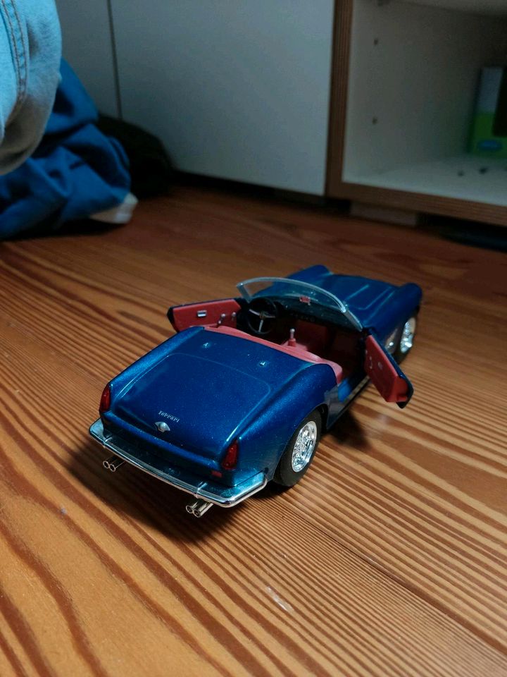 Bburago Ferrari 250 GT SWB California Spyder 1:24 in Wesselburen