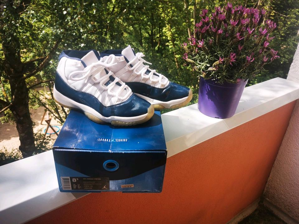 Nike Air Jordan 11 Retro 42 weiß blau in Regensburg