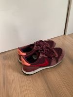 Nike Damen Sneaker 38,5 rot neon Bordeaux Sport Schuhe Saarbrücken-Halberg - Ensheim Vorschau