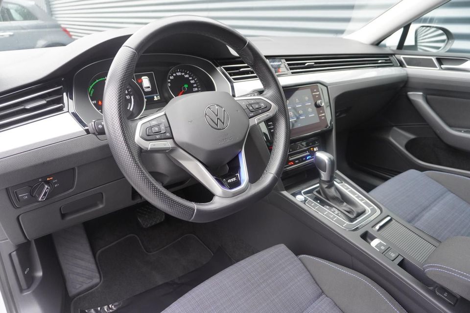 Volkswagen PASSAT VARIANT GTE |HYBRID|MASSAGE|NAVI|ACC|DAB| in Monheim am Rhein