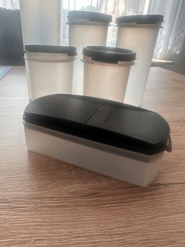 Eidgenossen rund Tupperware in Zudar