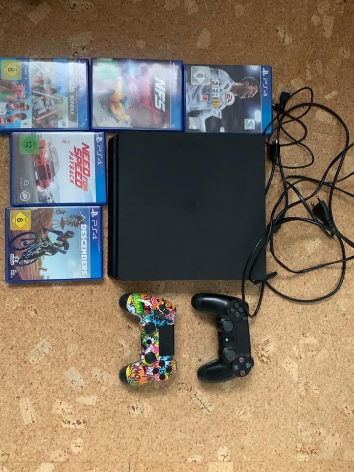 PlayStation 4 500GB mit 5 Spielen und 2 Controller in Neunburg