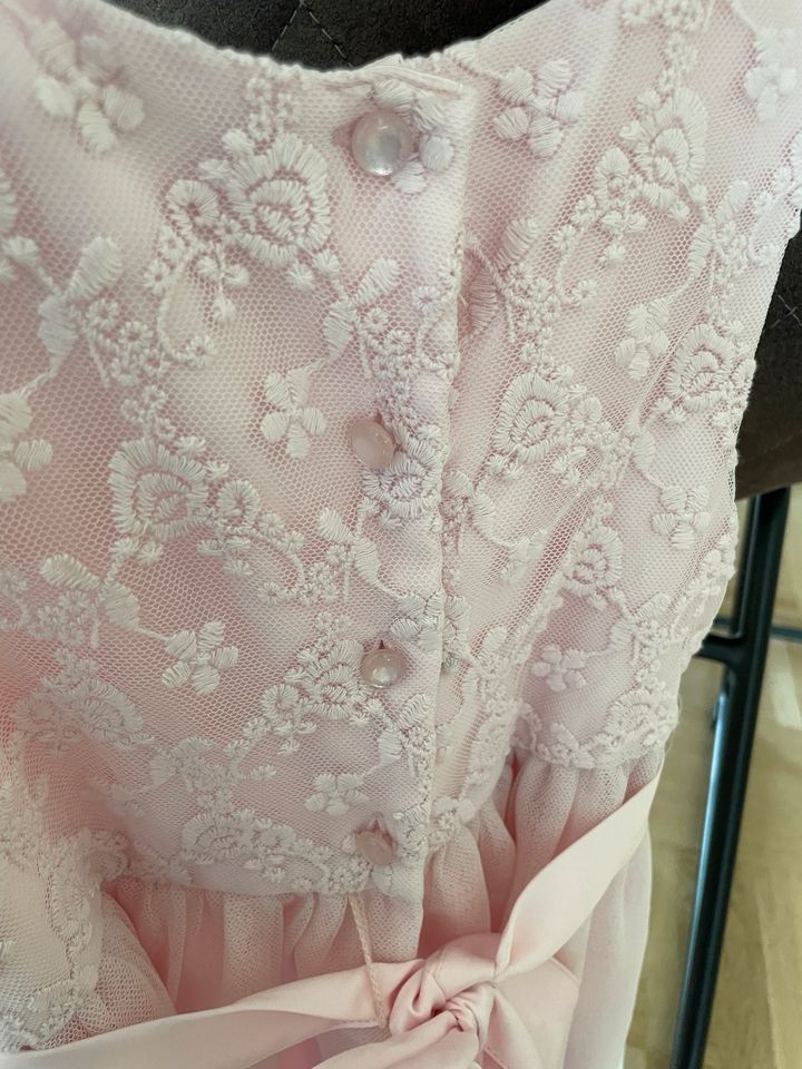 Kleid Hochzeit Taufe Spitzenkleid rosa Größe 104 in Velbert