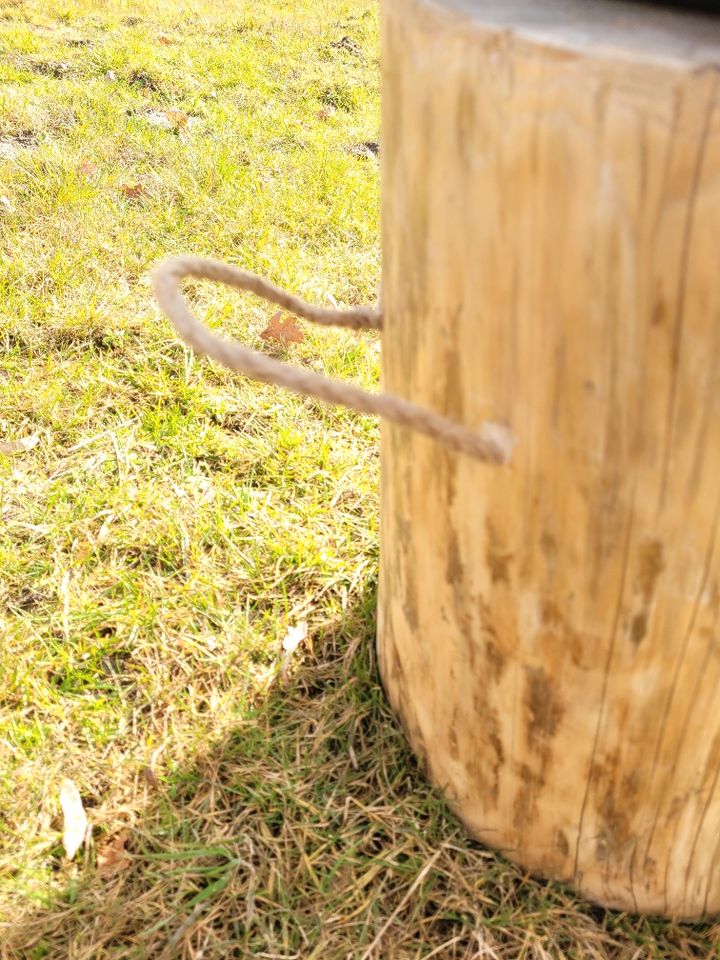 Holzstamm Sitzhocker gehobelt in Stade