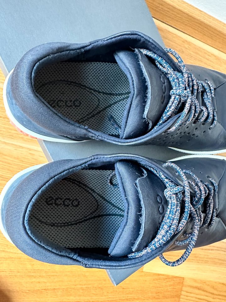 Neue ECCO Damen Schuhe 37 blau Sneaker leder in Frankfurt am Main -  Bockenheim | eBay Kleinanzeigen ist jetzt Kleinanzeigen