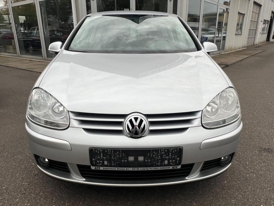 Volkswagen Golf V Lim. Tour*Leichtmetallräder*Klimaautom. in Leipzig