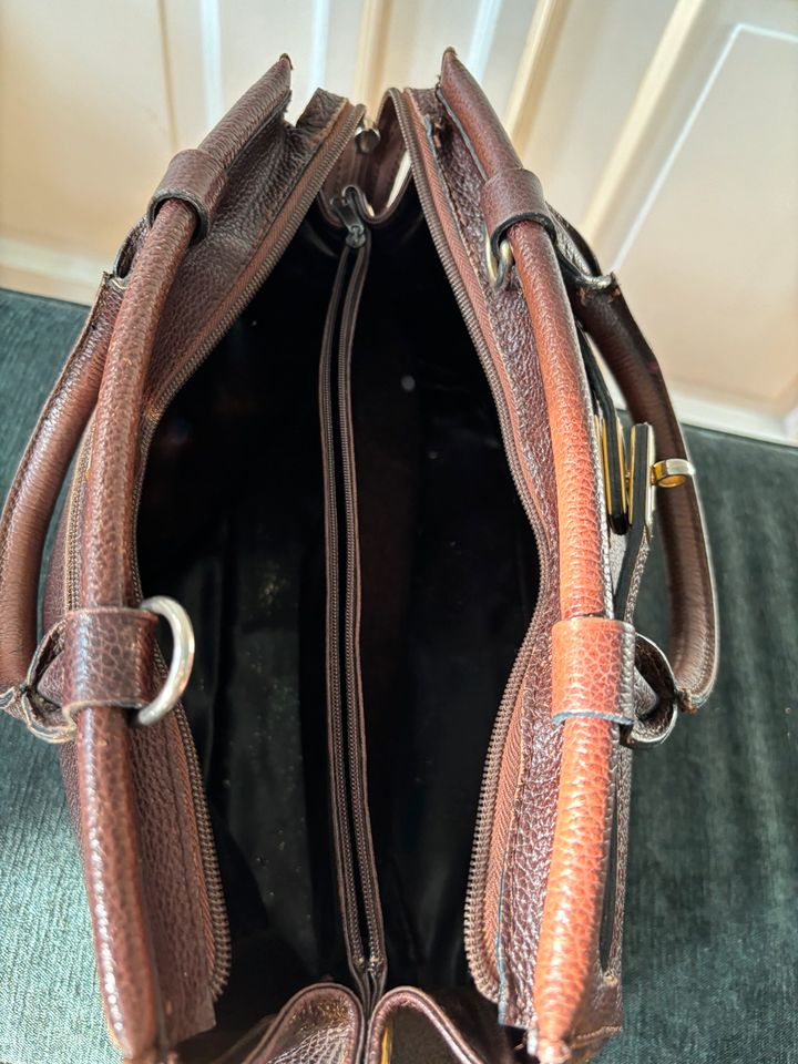 Le. Handtasche, Vintage, robustes Leder, Schoko in Berlin