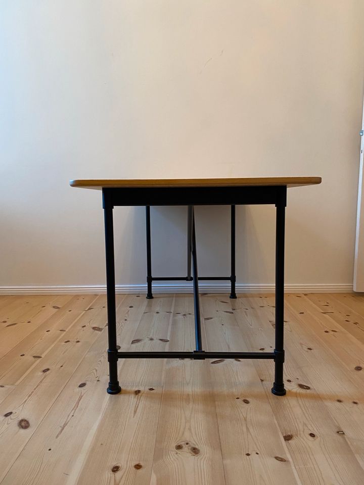 Tisch Wohnzimmertisch Esstisch mit Bambusplatte 150x77x74 in Berlin