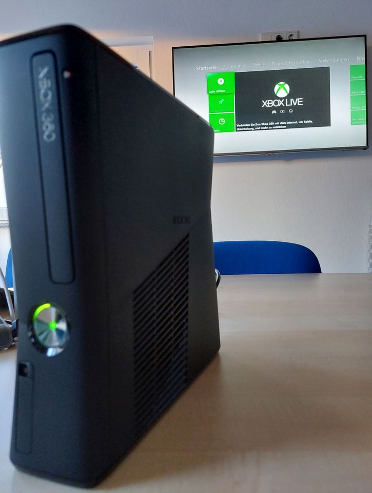 XBOX 360 S Konsole schwarz mit Netzteil in Haar