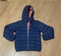 Step-/Übergangsjacke mit Kapuze dunkelblau (Innen: rosa) Gr.128 Baden-Württemberg - Deckenpfronn Vorschau